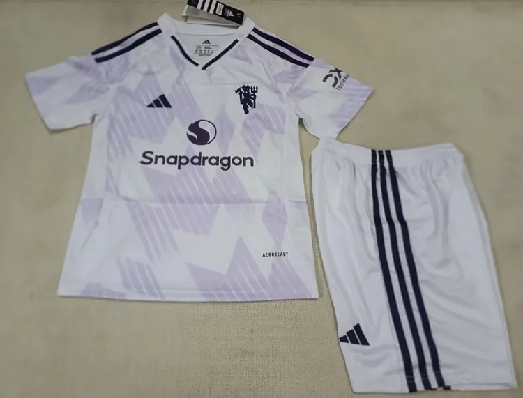 25-26 season children's version of the Manchester United white jersey
