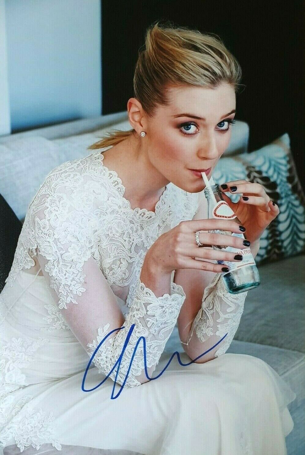 ELIZABETH DEBICKI In-Person Signed Autographed Photo Poster painting RACC COA Tenet Everest