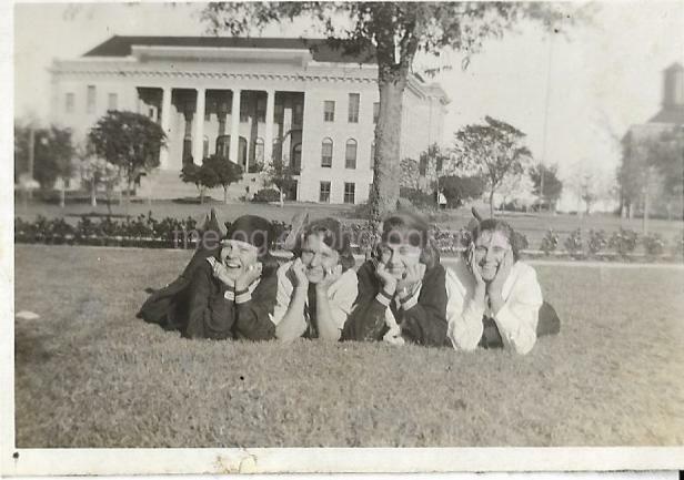 Vintage FOUND Photo Poster paintingGRAPH Original B&W Portrait GIRLS IN A ROW 22 45 ZZ