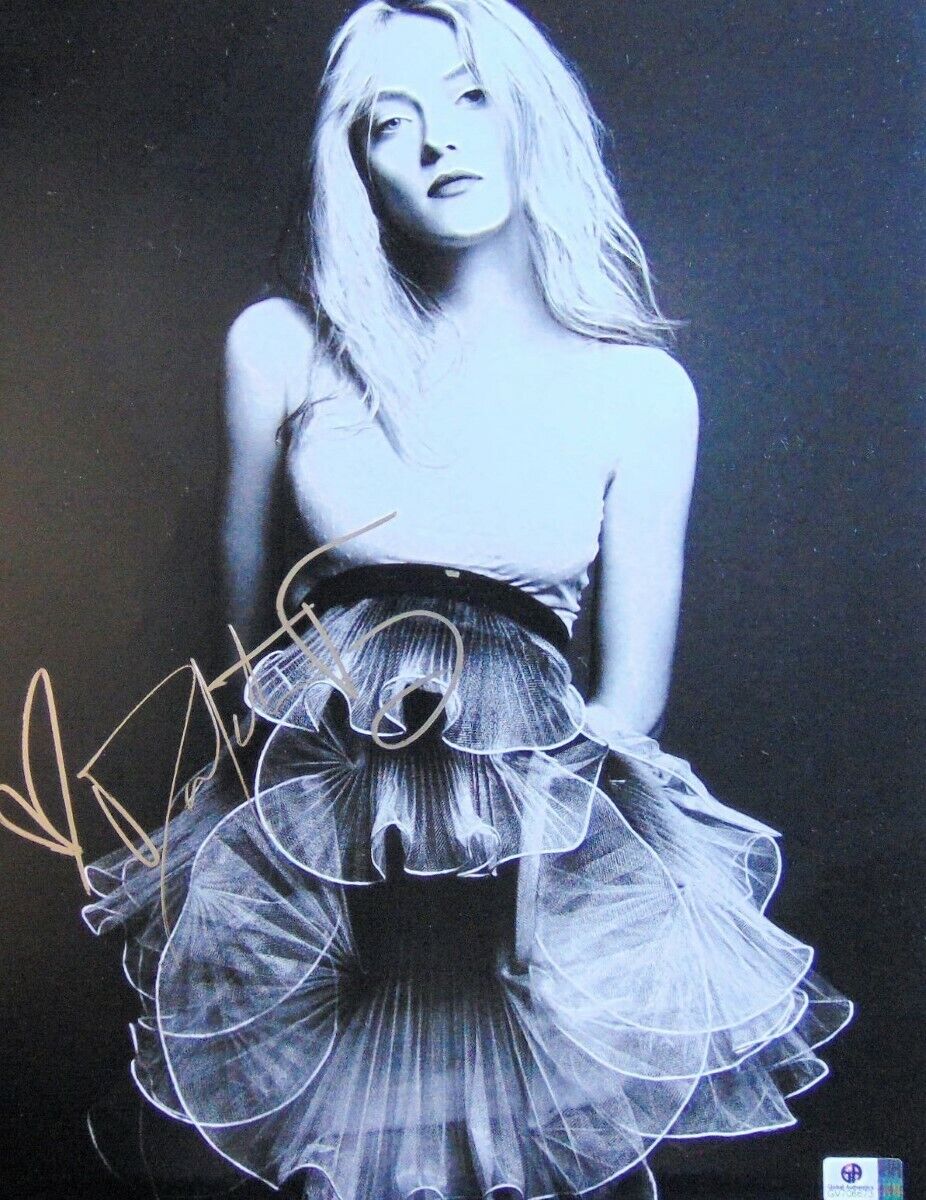 Dakota Fanning Signed Autographed 11X14 Photo Poster painting Sexy Ruffled Dress GV706673