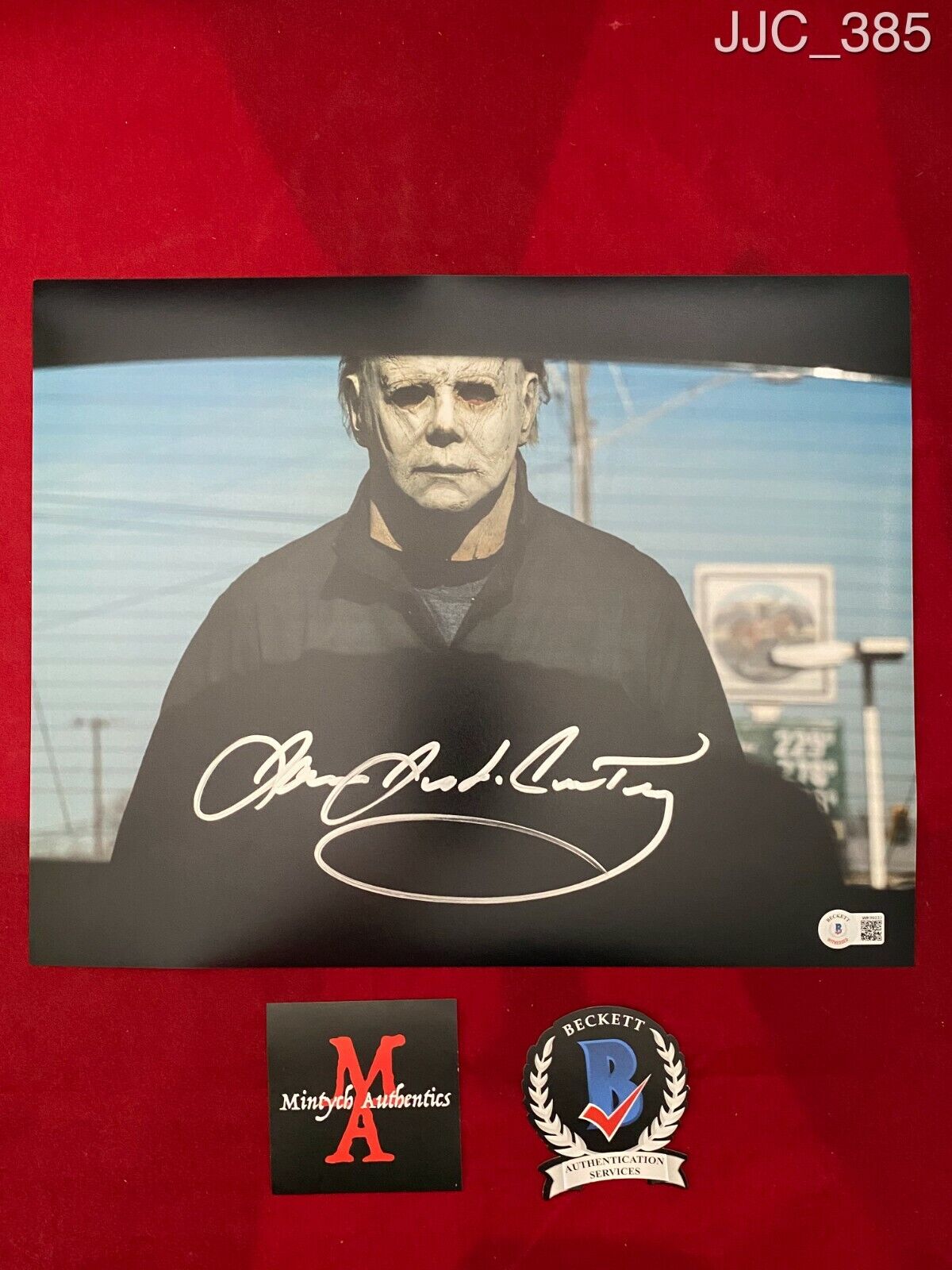 JAMES JUDE COURTNEY SIGNED 11x14 Photo Poster painting! HALLOWEEN KILLS! MICHAEL MYERS! BECKETT!