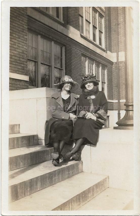 TWO WOMEN Found Photo Poster paintingGRAPH bwOriginal Snapshot VINTAGE 02 24 N