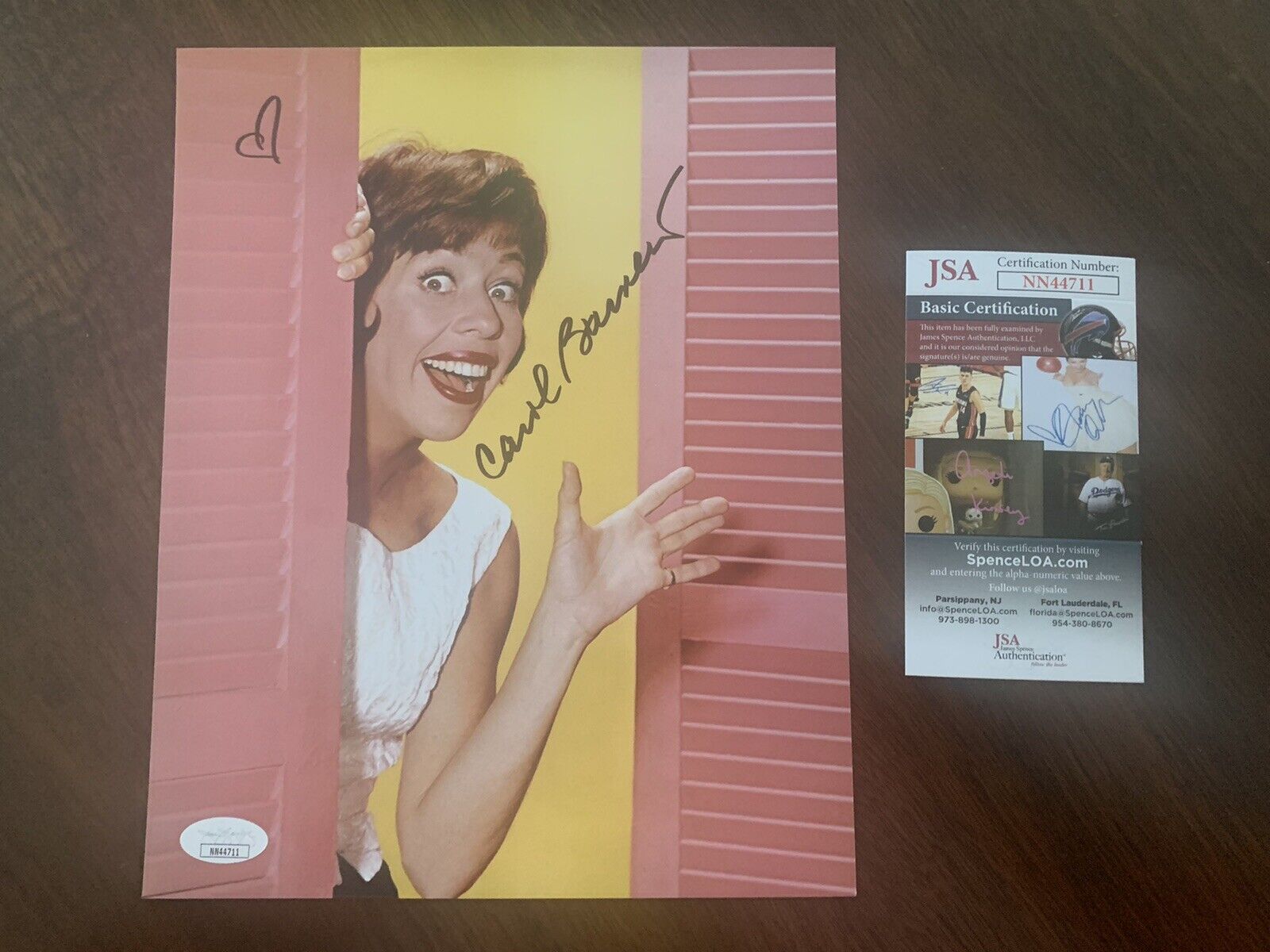 Carol Burnett signed 8x10 Photo Poster painting Carol Burnett Show autographed JSA COA NN44711