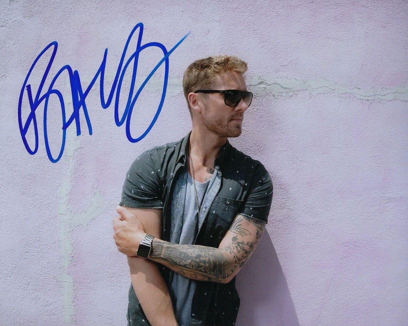 GFA In Case You Didn't Know * BRETT YOUNG * Signed 8x10 Photo Poster painting PROOF B1 COA