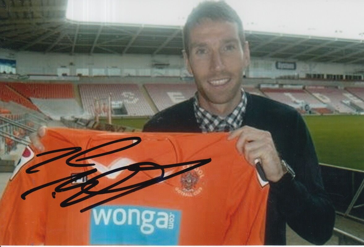 BLACKPOOL HAND SIGNED KIRK BROADFOOT 6X4 Photo Poster painting 1.