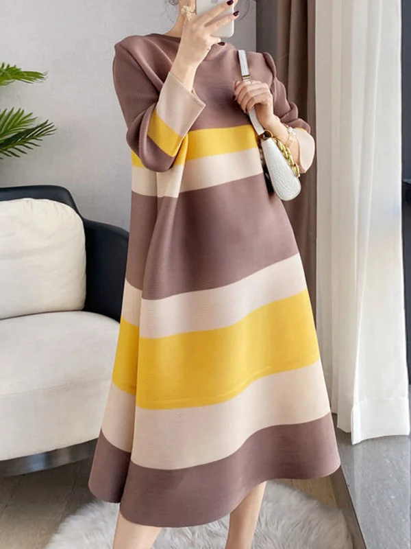 Striped Pleated Plus Size Nine-Minute Sleeve Round-Neck Midi Dresses