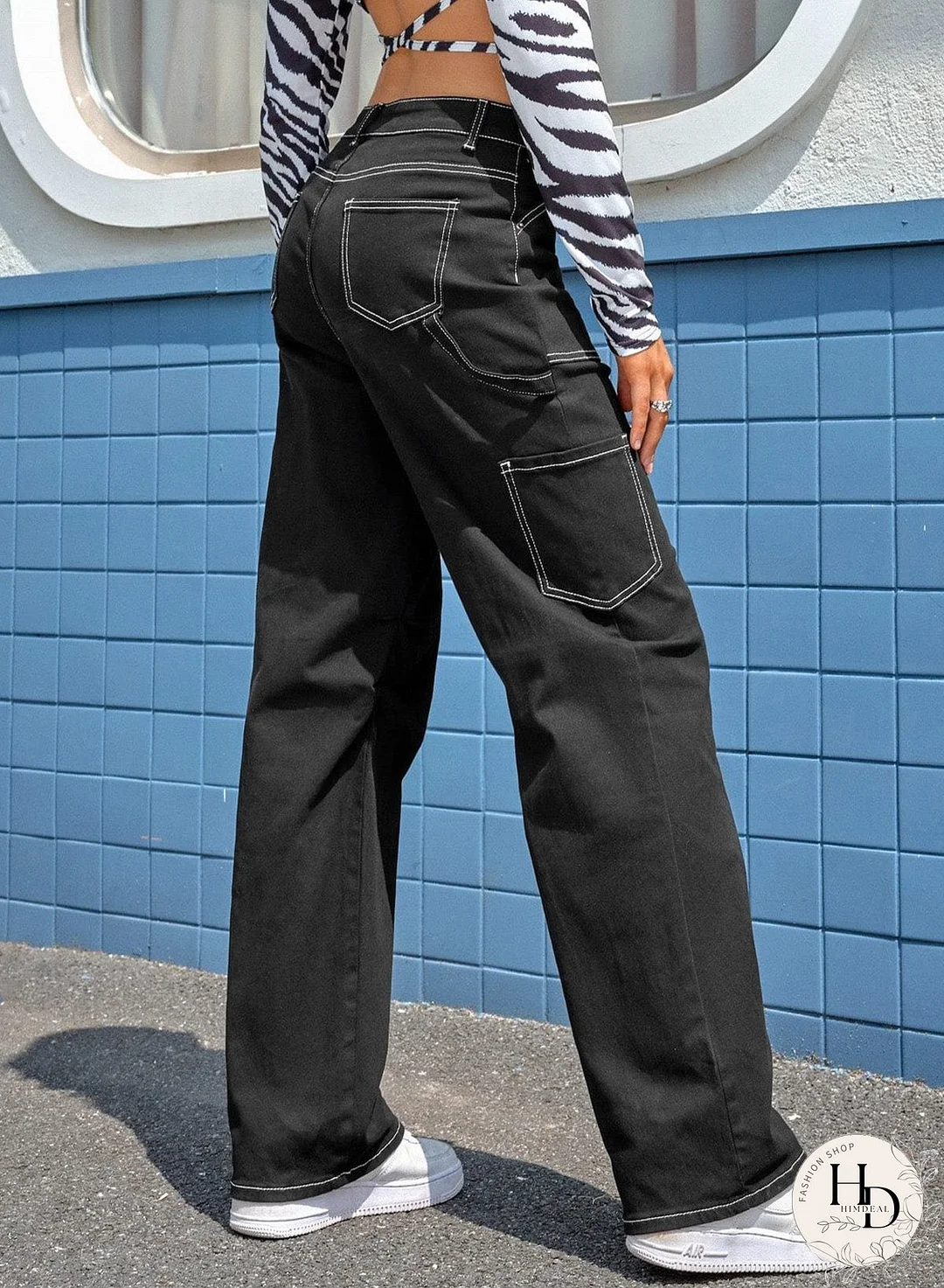 Streetwear-Inspired Black Cargo Pants