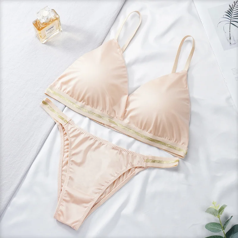 Billionm Brief One Set Sexy Seamless Women Underwear Ice Silk Luxurious Glossy Ladies Wire-free Tops G String Thong Female Lingerie