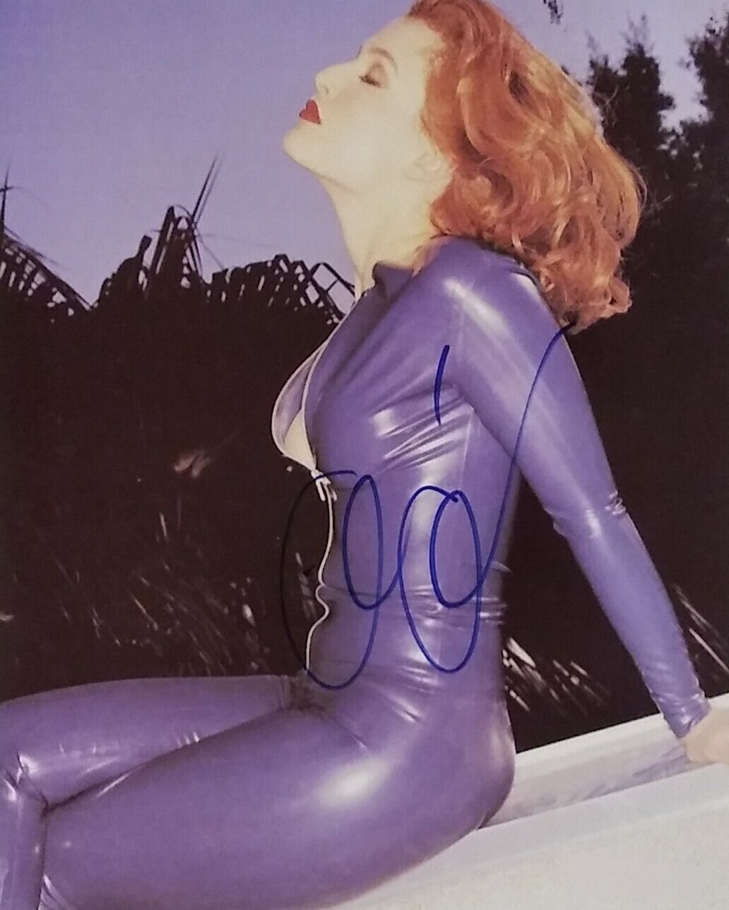 Gillian Anderson signed 8 x 10