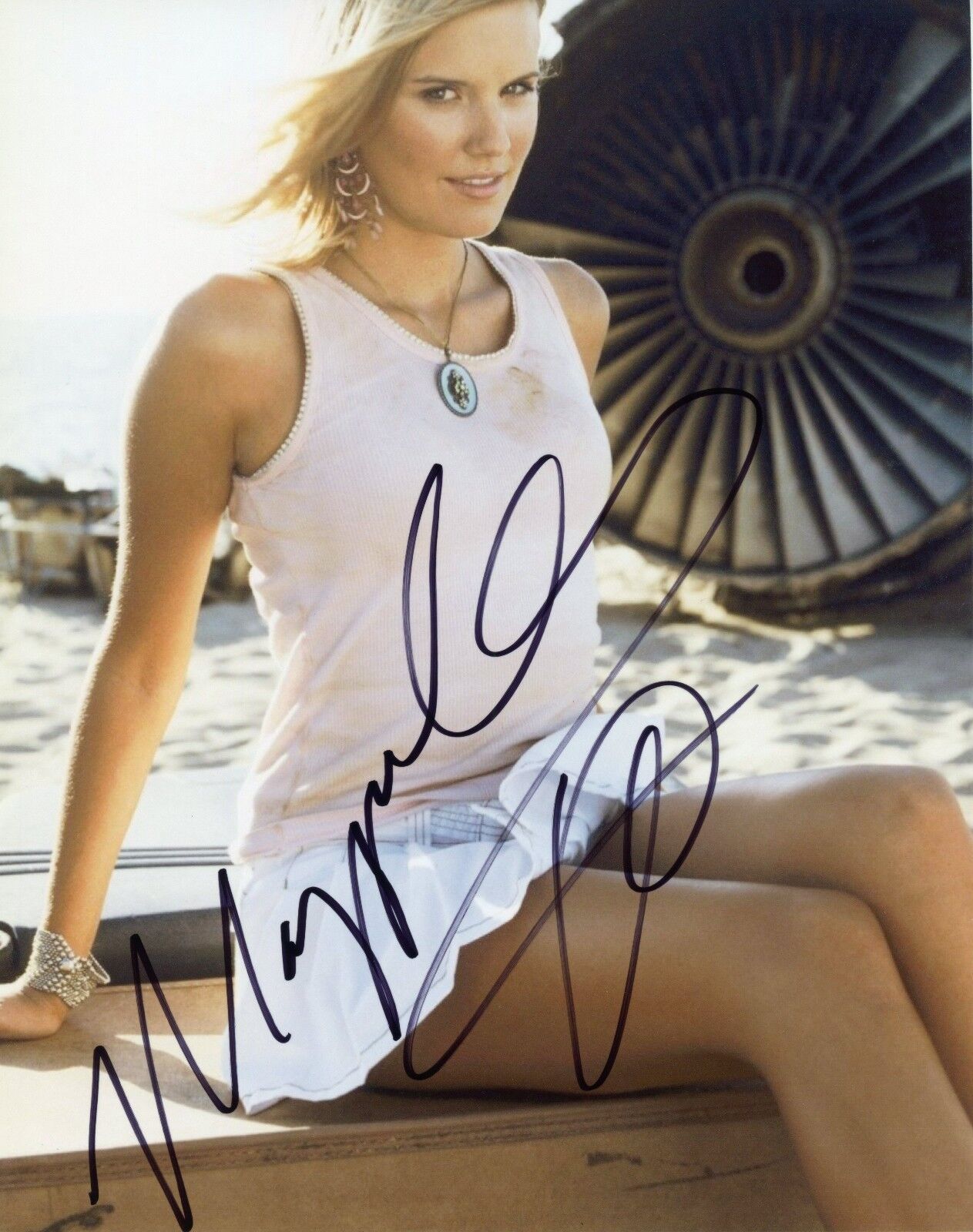 ~~ MAGGIE GRACE Authentic Hand-Signed LOST - Shannon