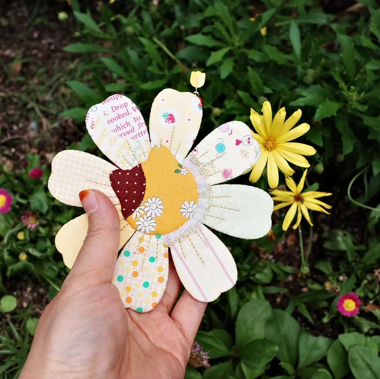 Cat & Flower Felt Quilt Decoration Template - With Instruction