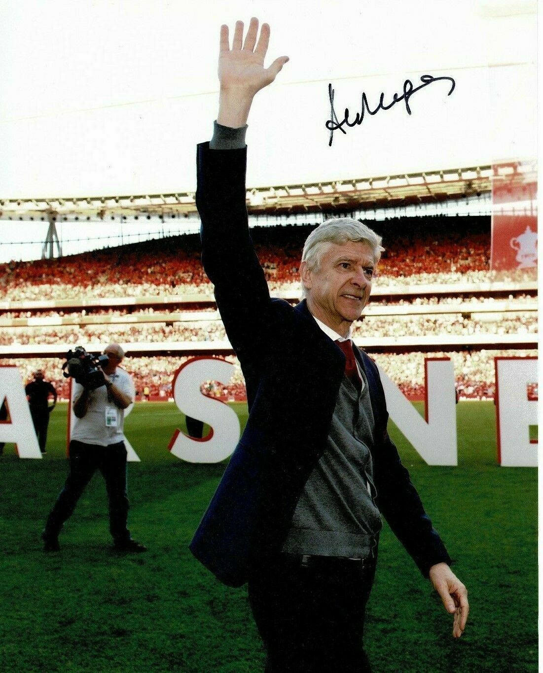 Arsene Wenger Signed 10X8 Arsenal F.C. Photo Poster painting Autograph AFTAL COA (O)