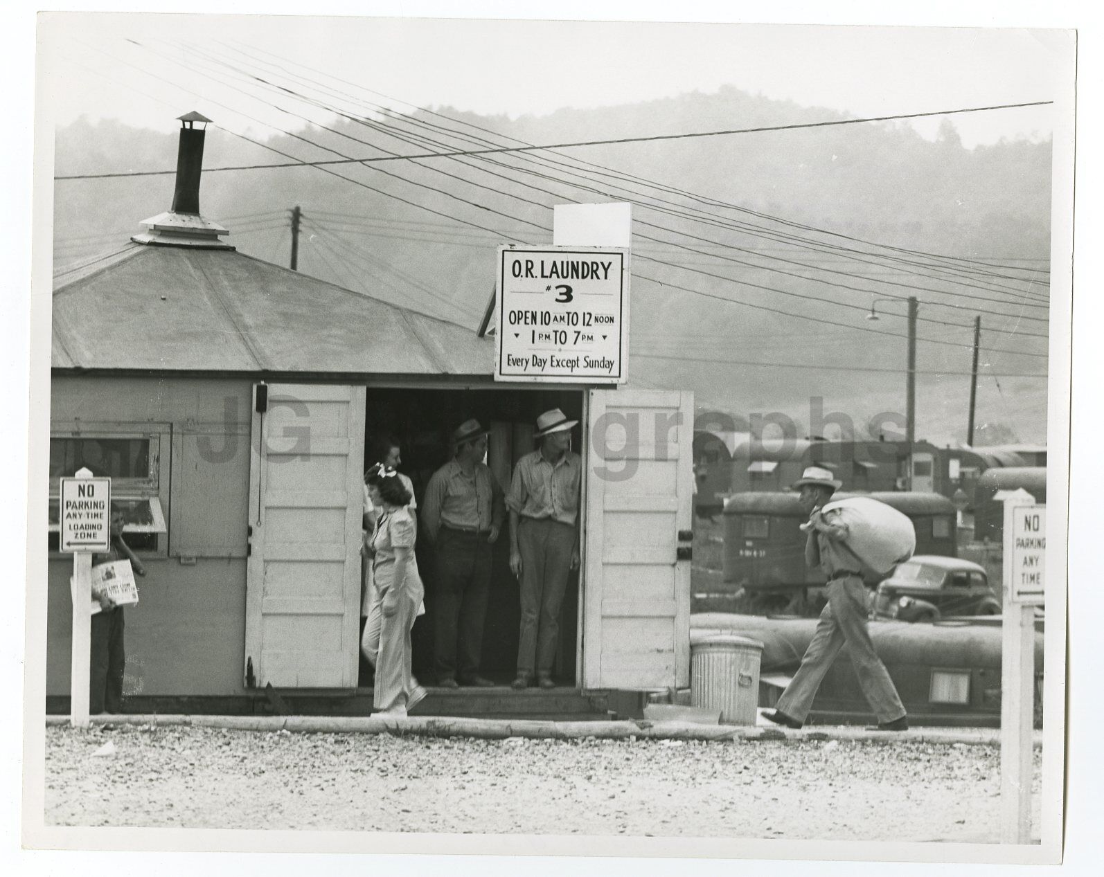 United States Army - Laundry Services - Vintage 8x10 Photo Poster paintinggraph - Oak Ridge, TN