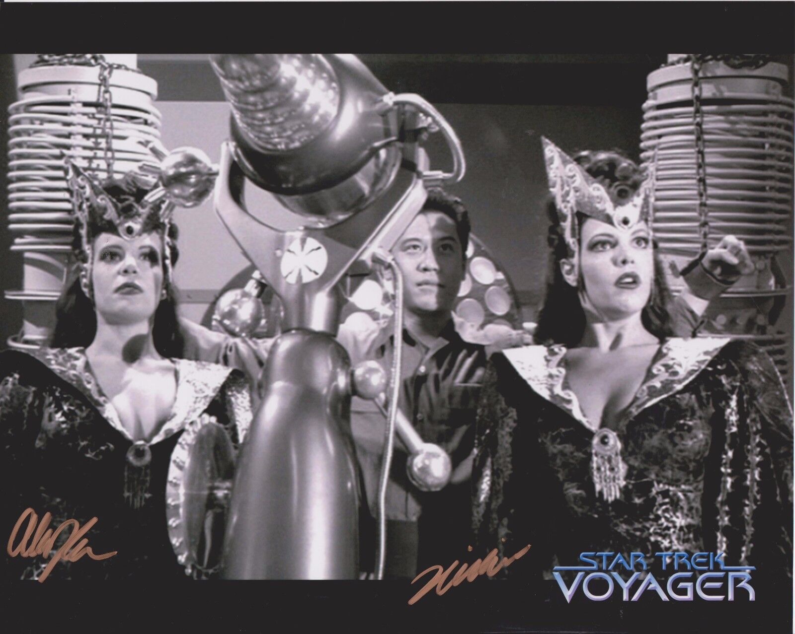 Heidi & Alissa Kramer Star Trek 5 Original Autographed 8X10 Photo Poster painting