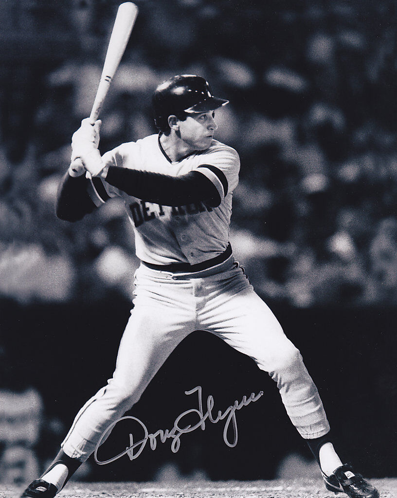 DOUG FLYNN DETROIT TIGERS ACTION SIGNED 8x10