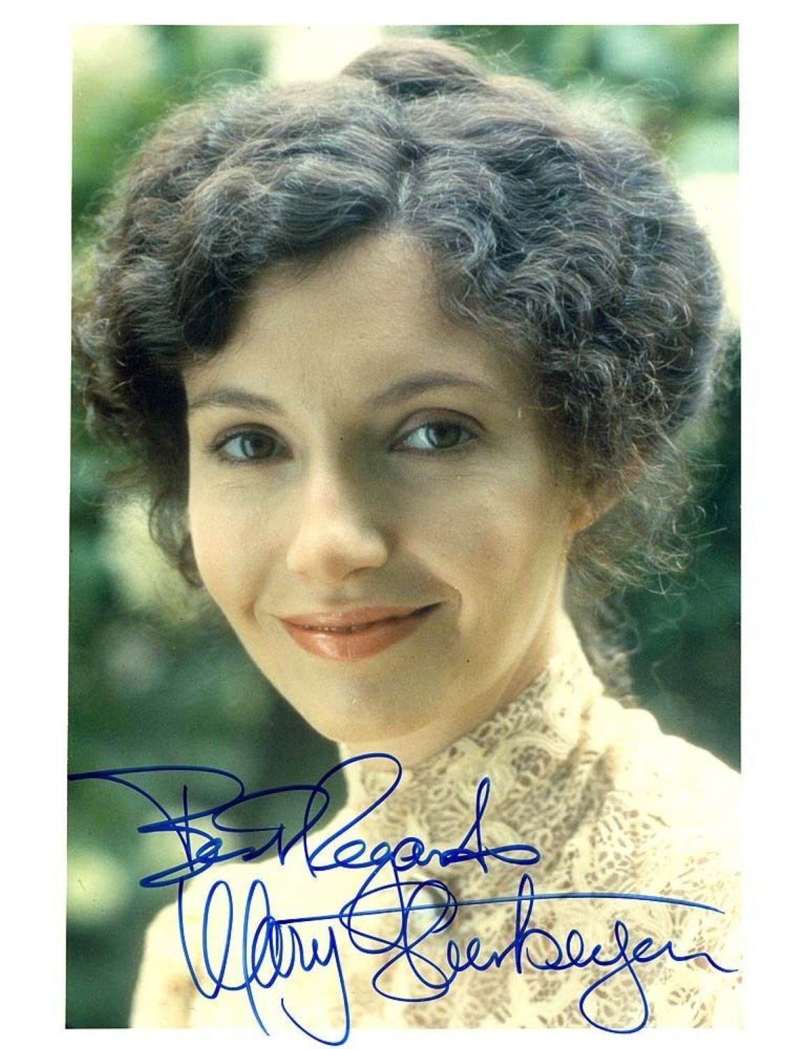 MARY STEENBURGEN, ACTRESS OSCAR WINNER SIGNED 8X10 Photo Poster painting WITH COA