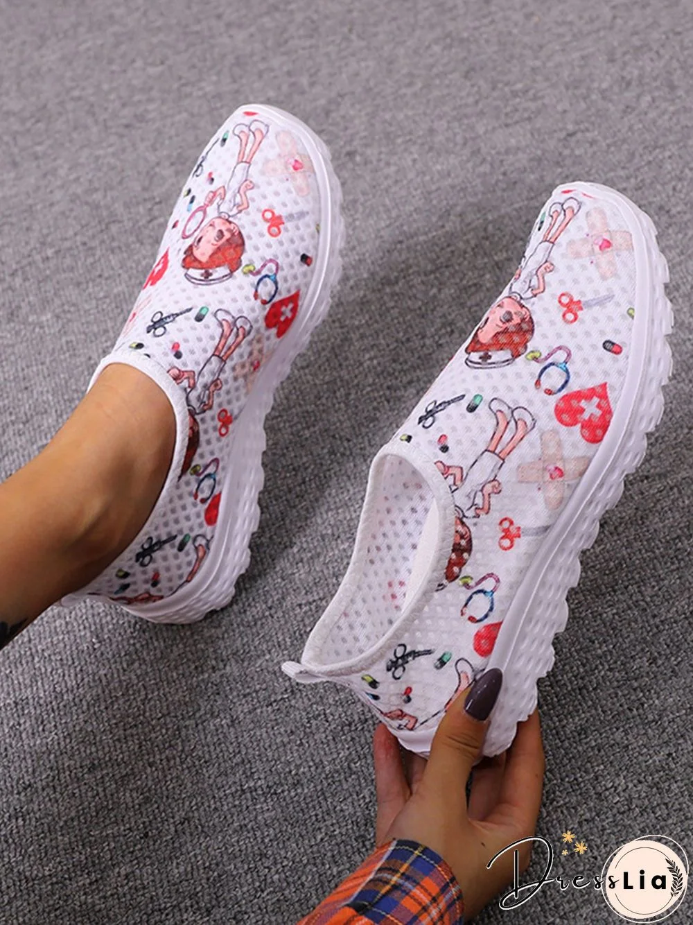 Nurse Fighting Epidemic Print Breathable Tulle Mesh Lightweight Sneakers