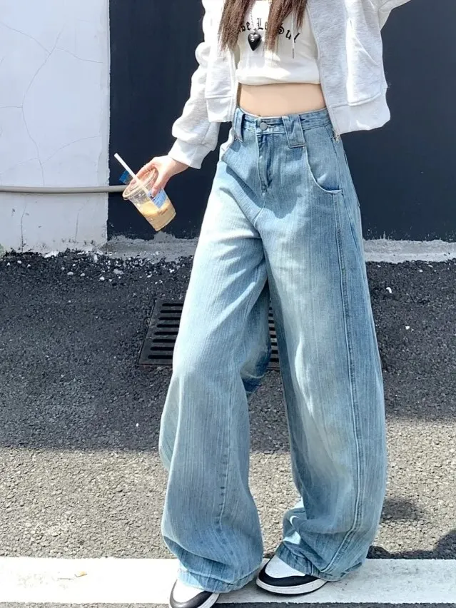 Light blue pleated wide-leg jeans