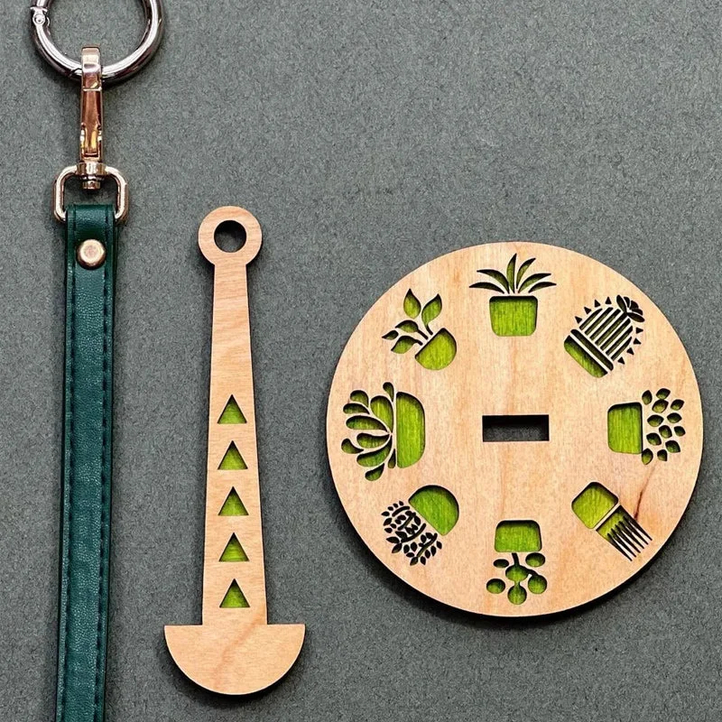 Wooden Wrist Yarn Holder - tree - Codlins