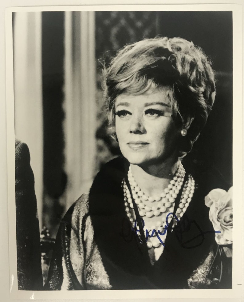 Glynis Johns Signed Autographed Glossy 8x10 Photo Poster painting - COA Matching Holograms