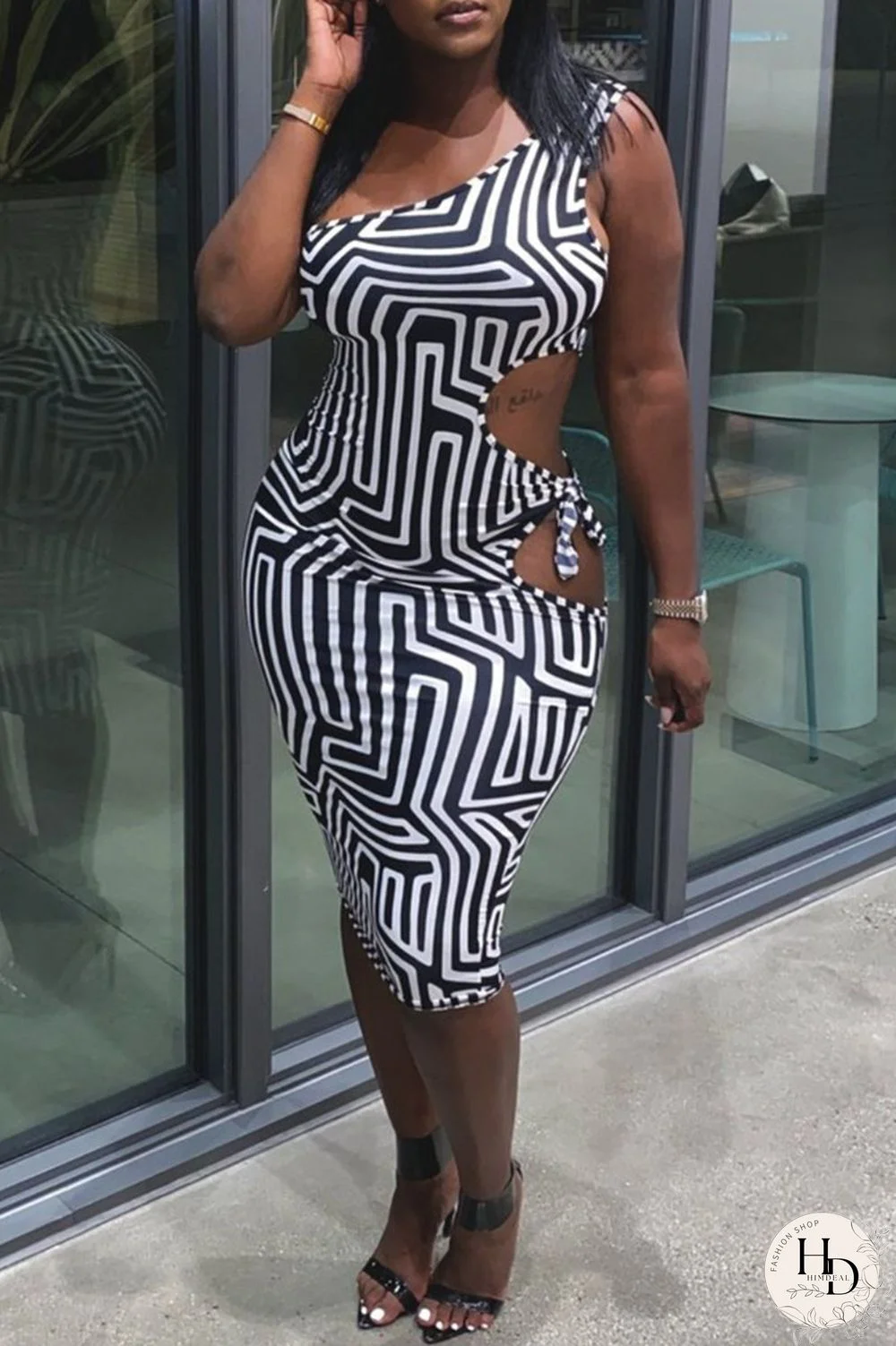 Black Fashion Sexy Print Hollowed Out One Shoulder Sleeveless Dress