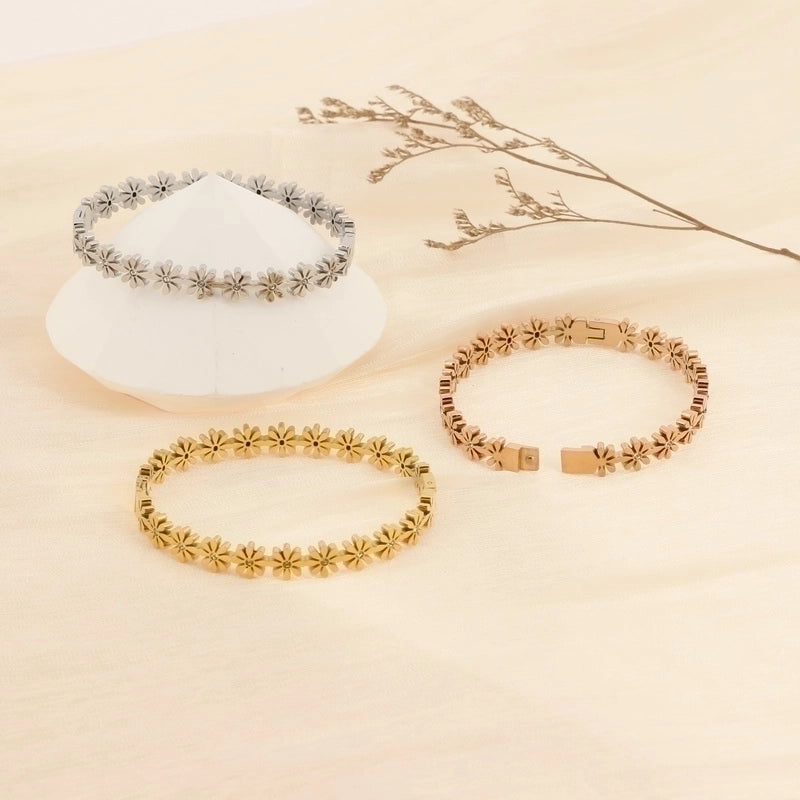 Elegant Minimalist Daisy Stainless Steel 18K Gold Plated Bangle In Bulk