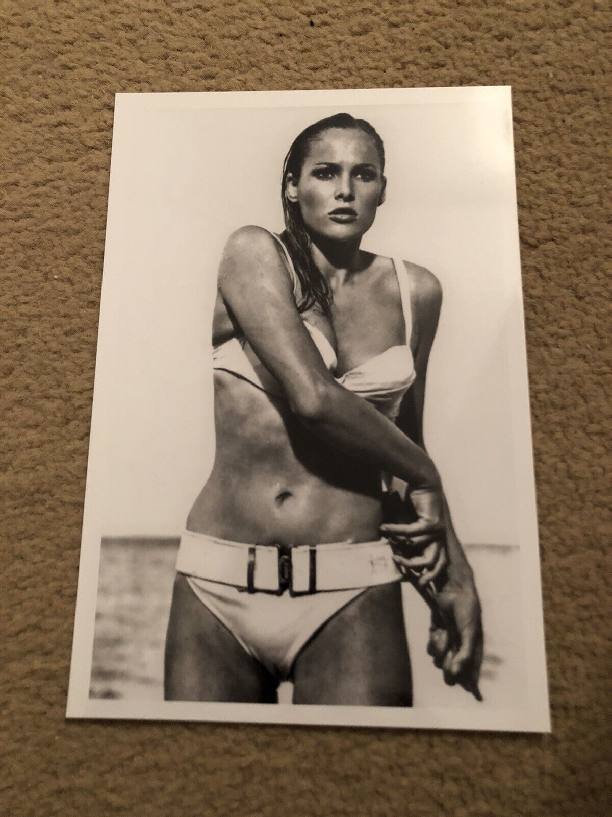 URSULA ANDRESS (JAMES BOND) UNSIGNED Photo Poster painting- 6x4”