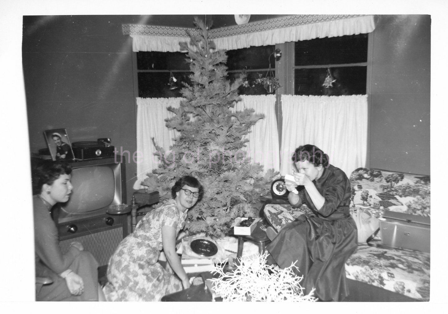 Christmas Girls TREE Vintage FOUND Photo Poster paintingGRAPH bwOriginal 97 19 S