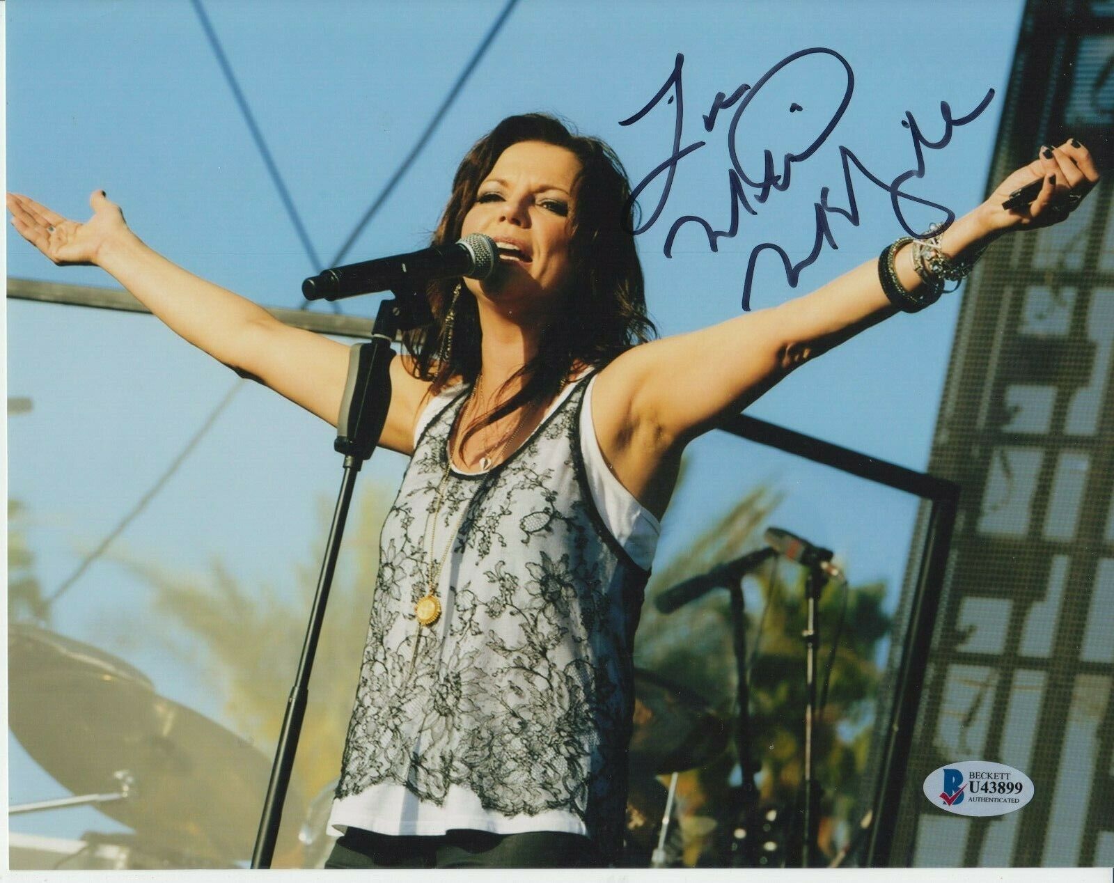 MARTINA MCBRIDE SIGNED 8X10 COUNTRY MUSIC Photo Poster painting BECKETT CERTIFIED #7