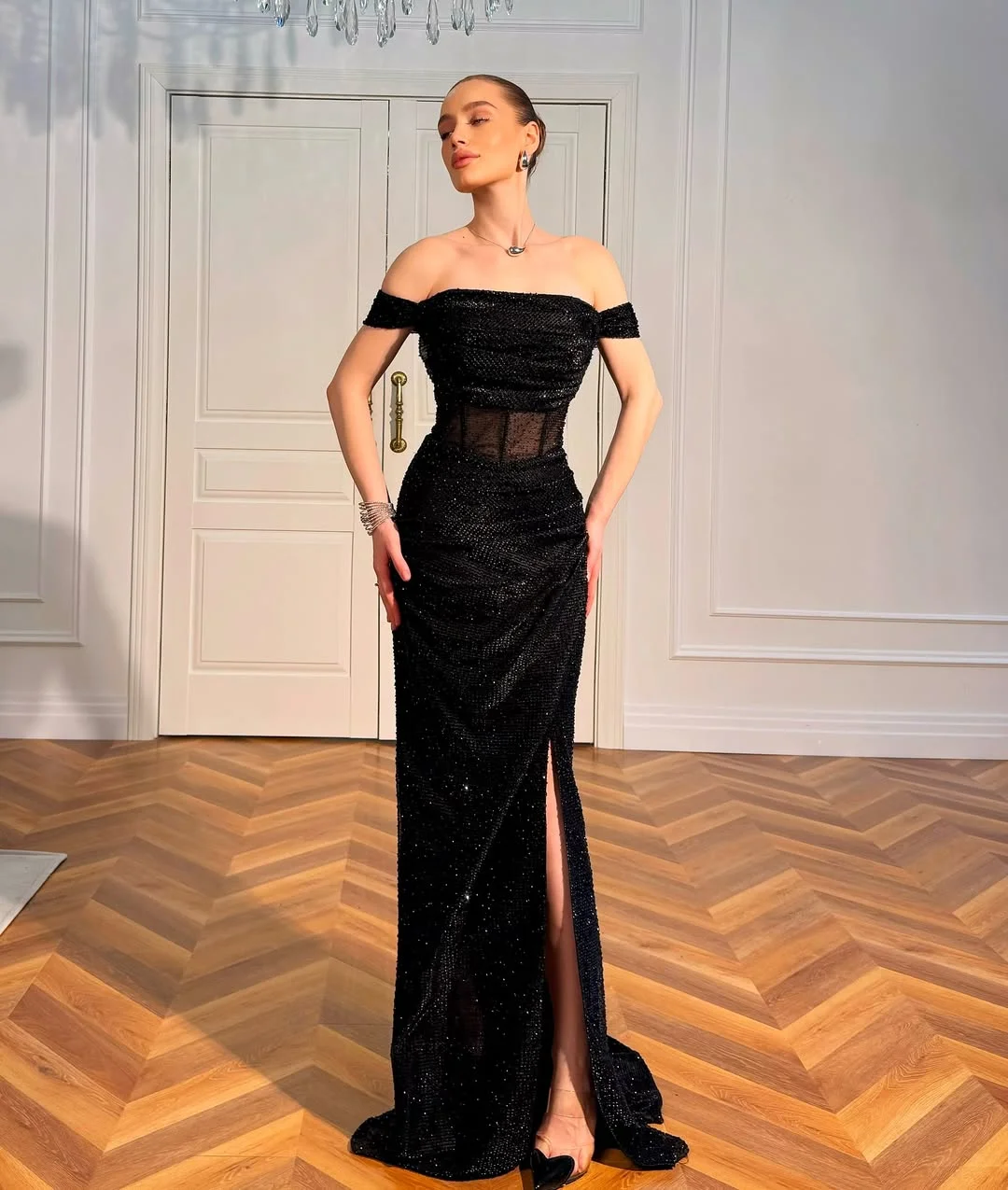 Polished Black Off-The-Shoulder Split Sleeveless Prom Dress YK0163