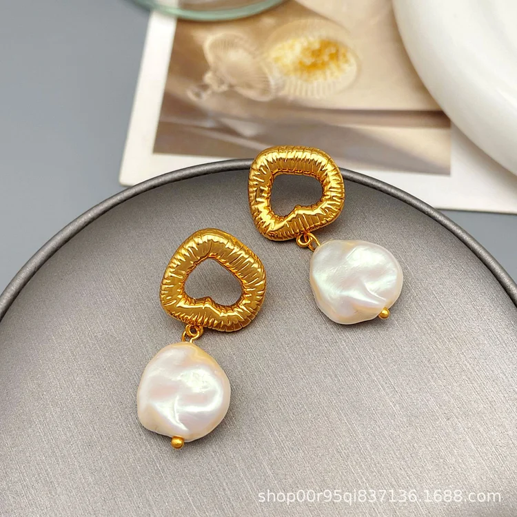 Circular Pearl Earrings