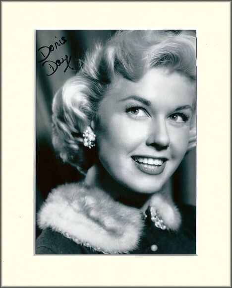 DORIS DAY HOLLYWOOD SILVER SCREEN LEGEND PP 8x10 MOUNTED SIGNED AUTOGRAPH Photo Poster painting