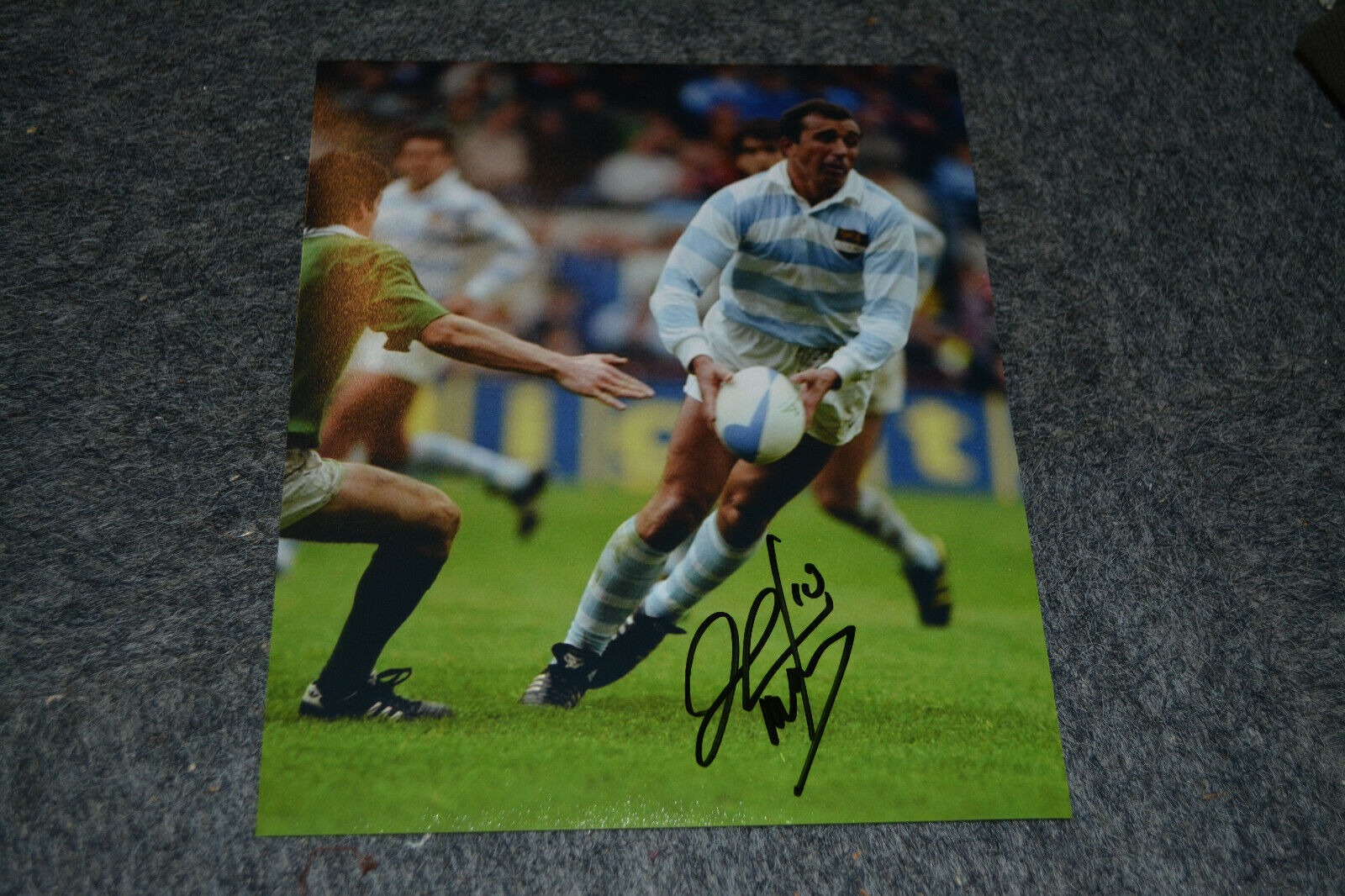 HUGO PORTA signed autograph In Person 8x10 (20x25 cm)