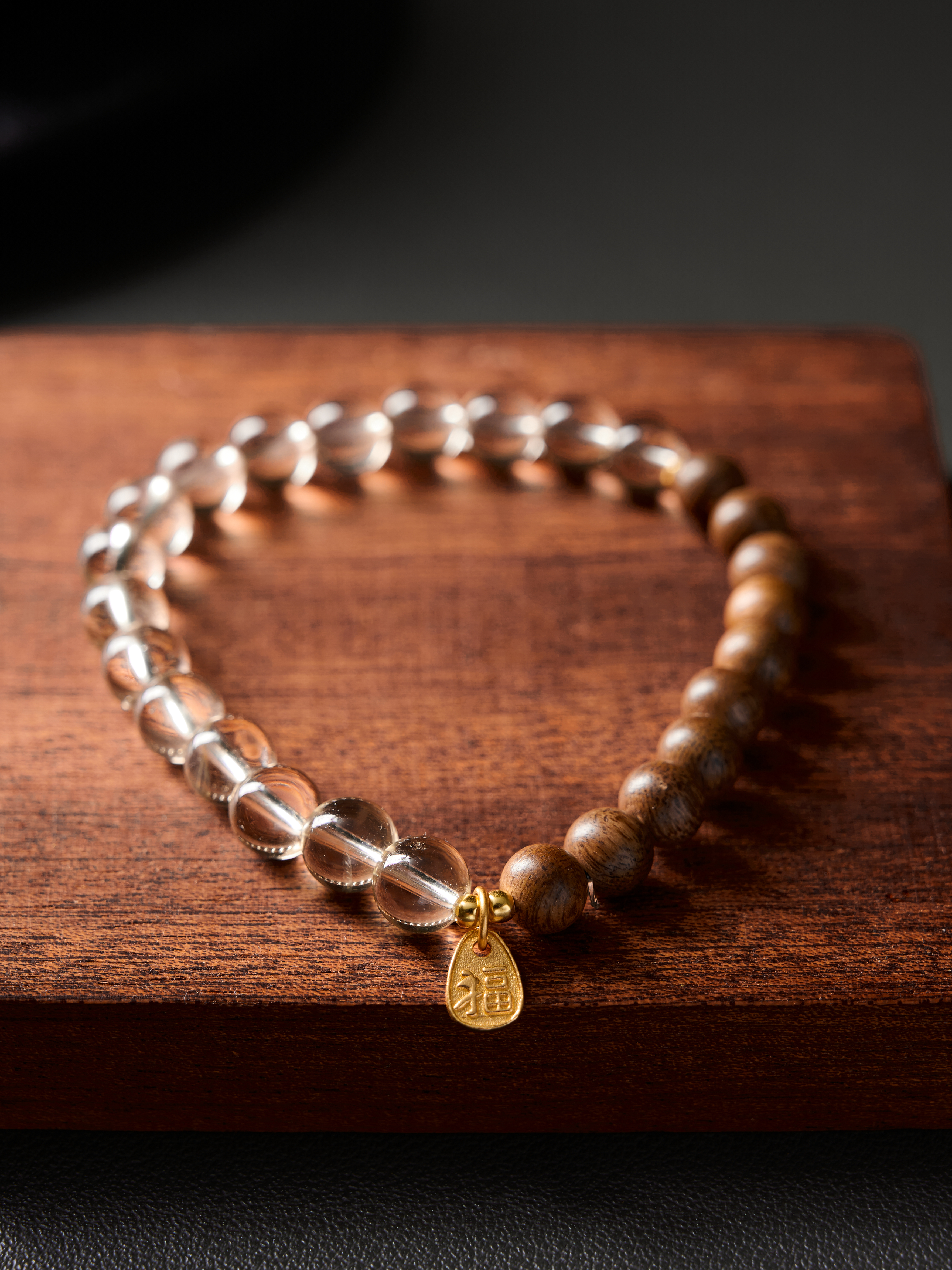 AvigJewelry sandalwood and crystal handcrafted bracelet, elastic 16–18 cm — full flat-lay top view