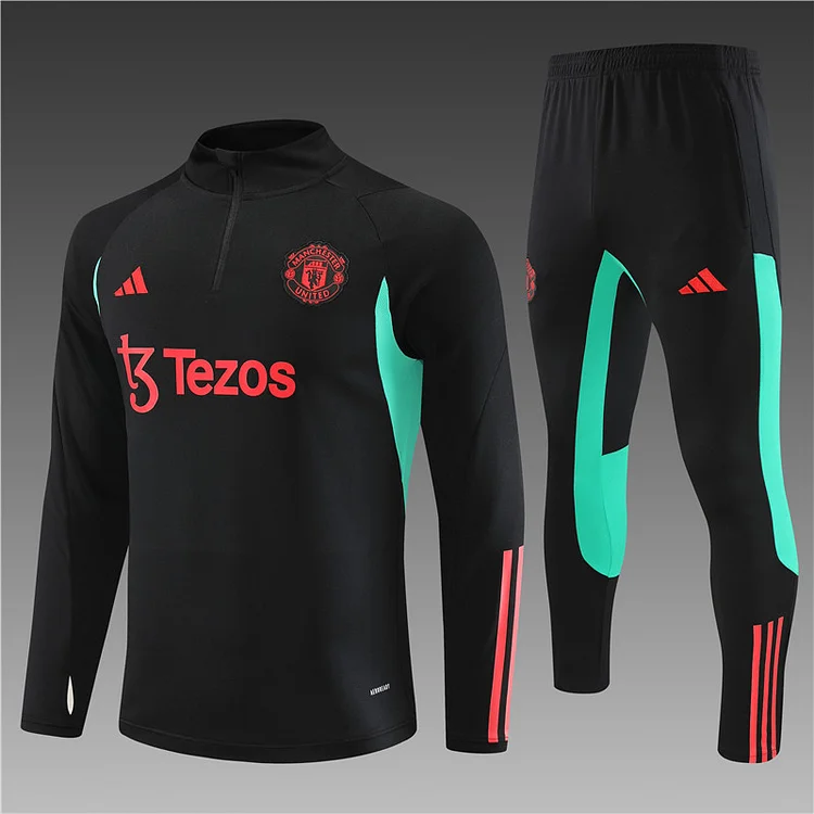 2023-24 Manchester United black half-zip training jersey