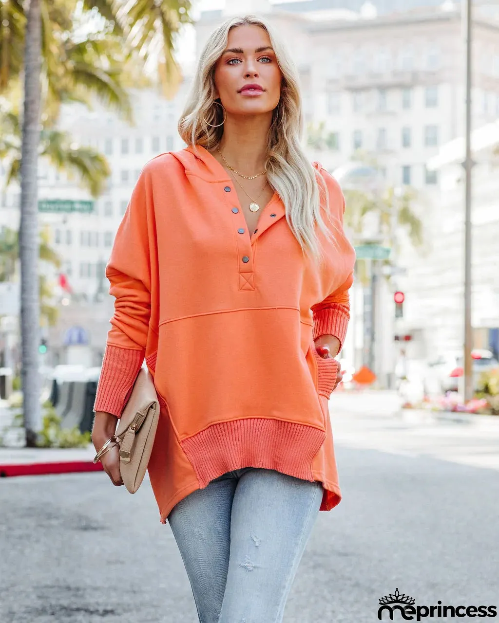 Versatile and airy Blouse