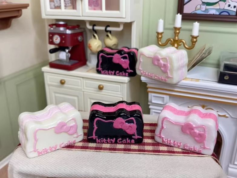 Mini Kitty Sandwich Cake Charm