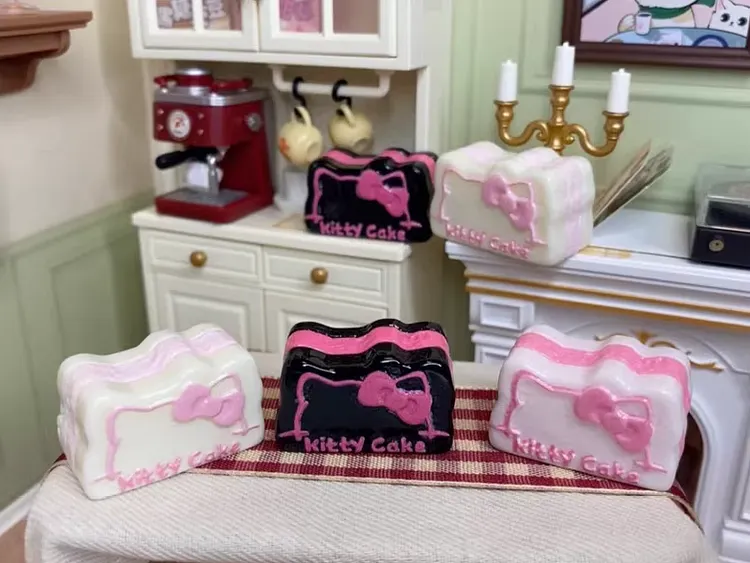Mini Kitty Sandwich Cake Charm
