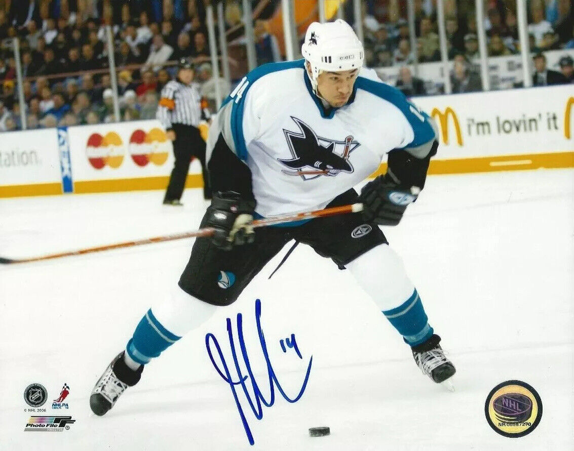 Jonathan Cheechoo Autographed 8x10 San Jose SharksB668