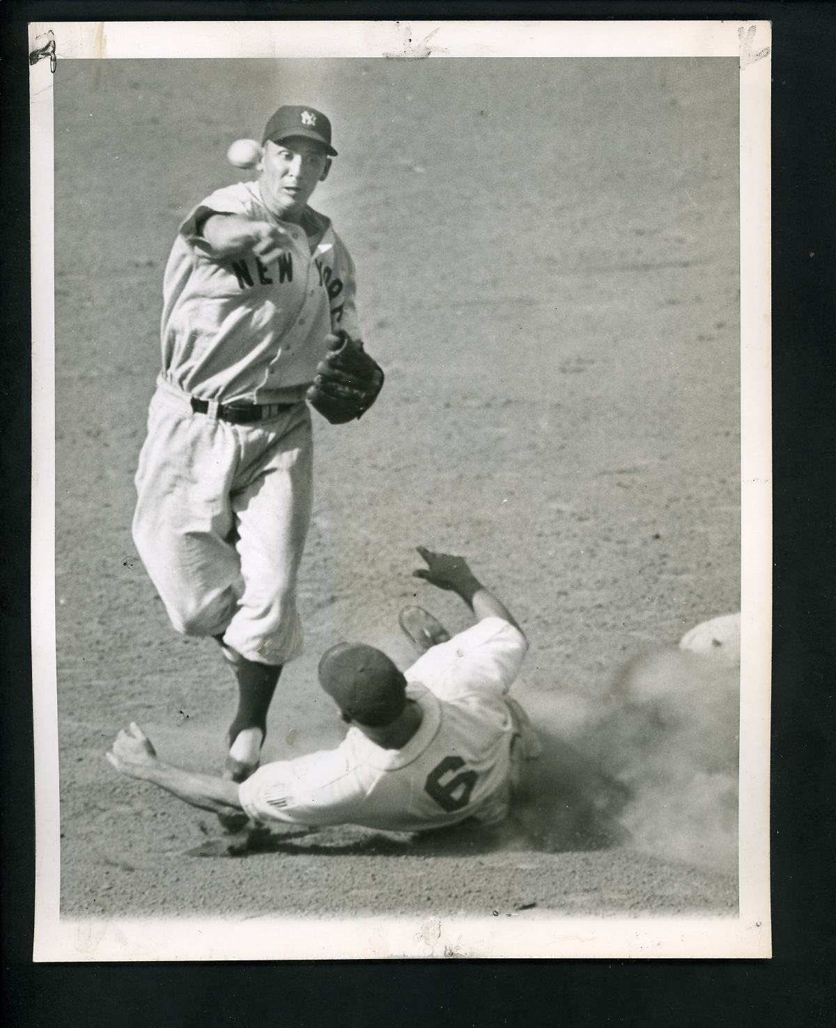 Joe Gordon & Taft Wright 1946 Press Photo Poster painting New York Yankees Chicago White Sox