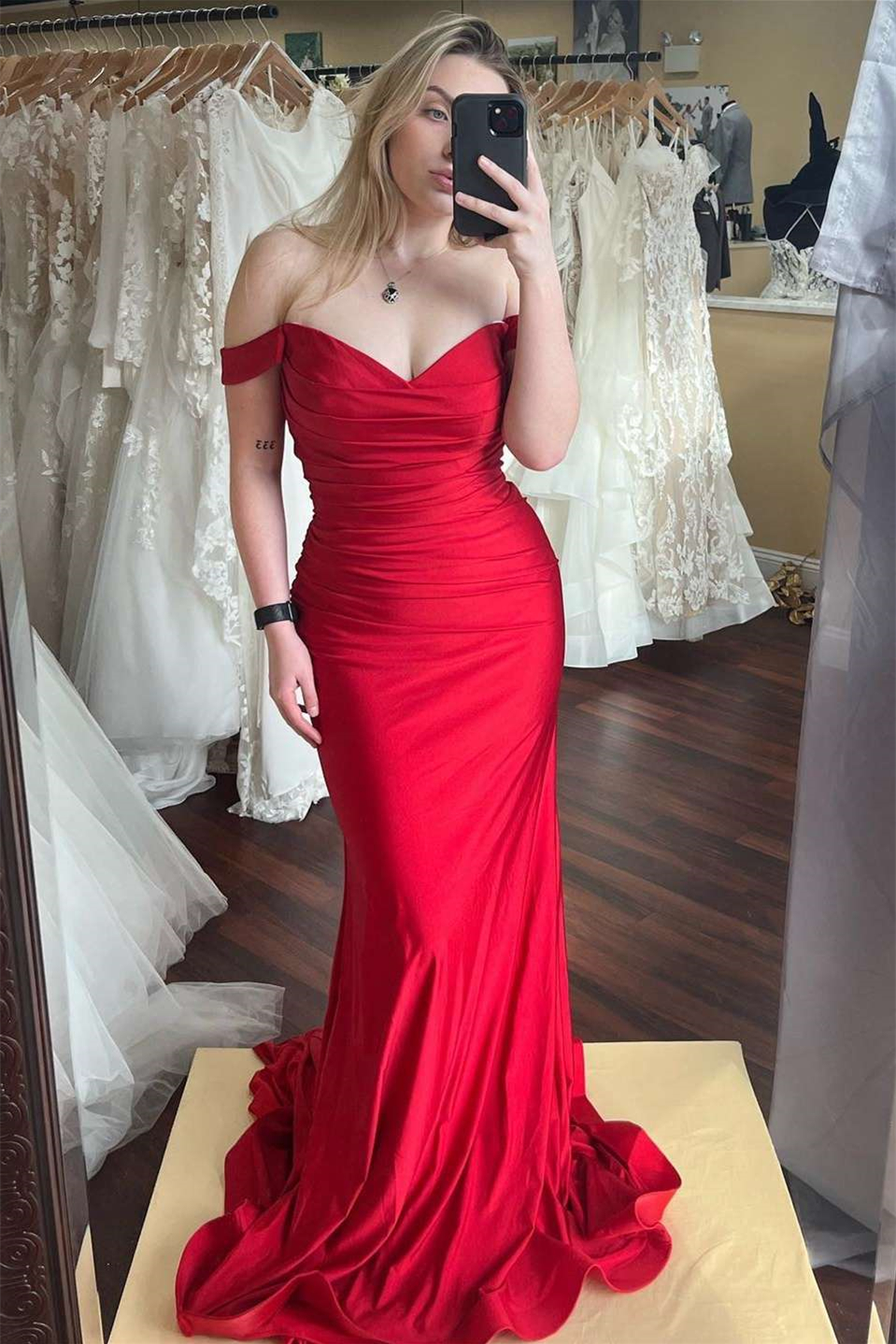 Dresseswow Red Off-the-Shoulder Evening Dress Mermaid Long V-Neck