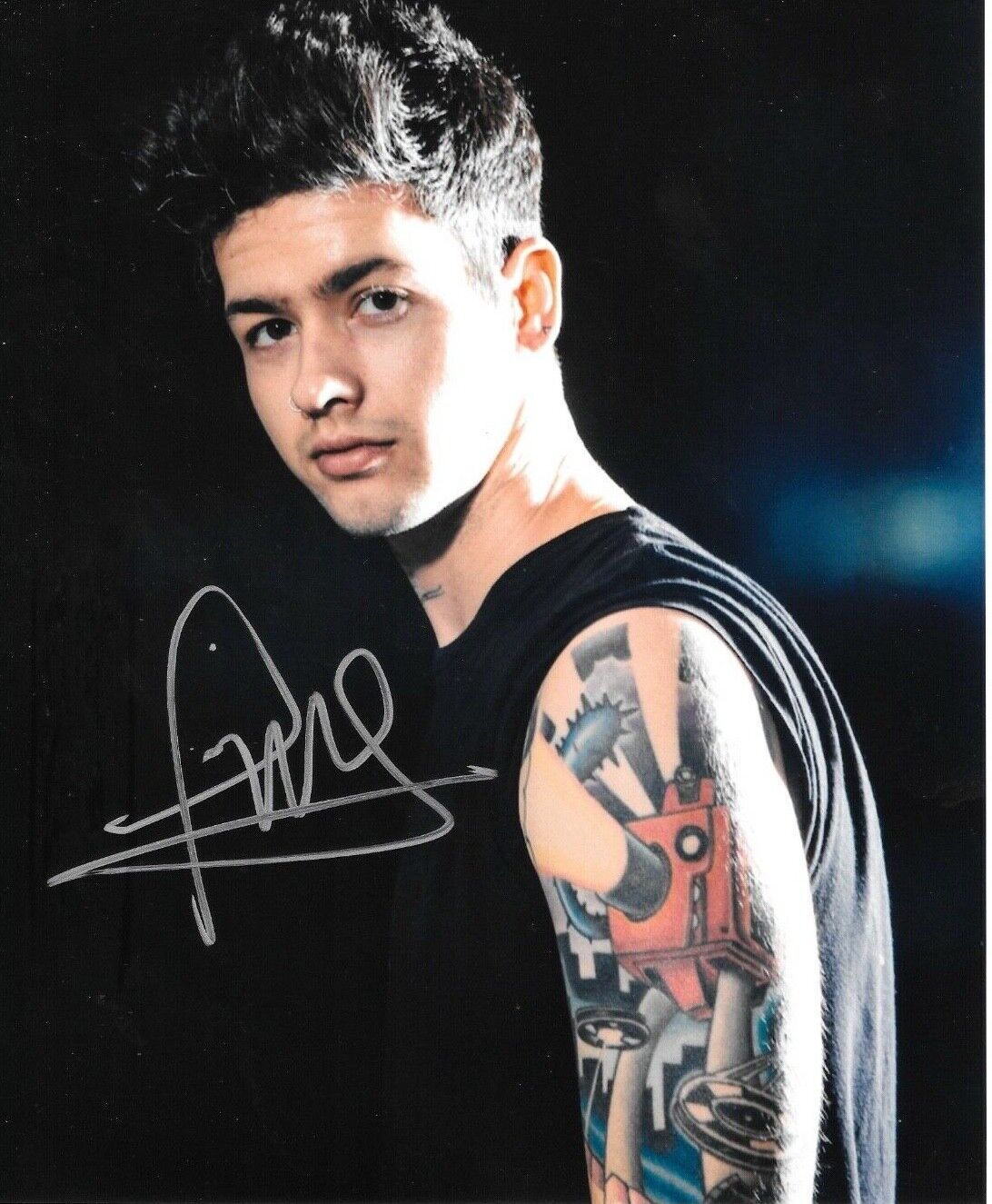 * TRAVIS MILLS * signed 8x10 Photo Poster painting * GIRLFRIENDS * T-MILLS * 5