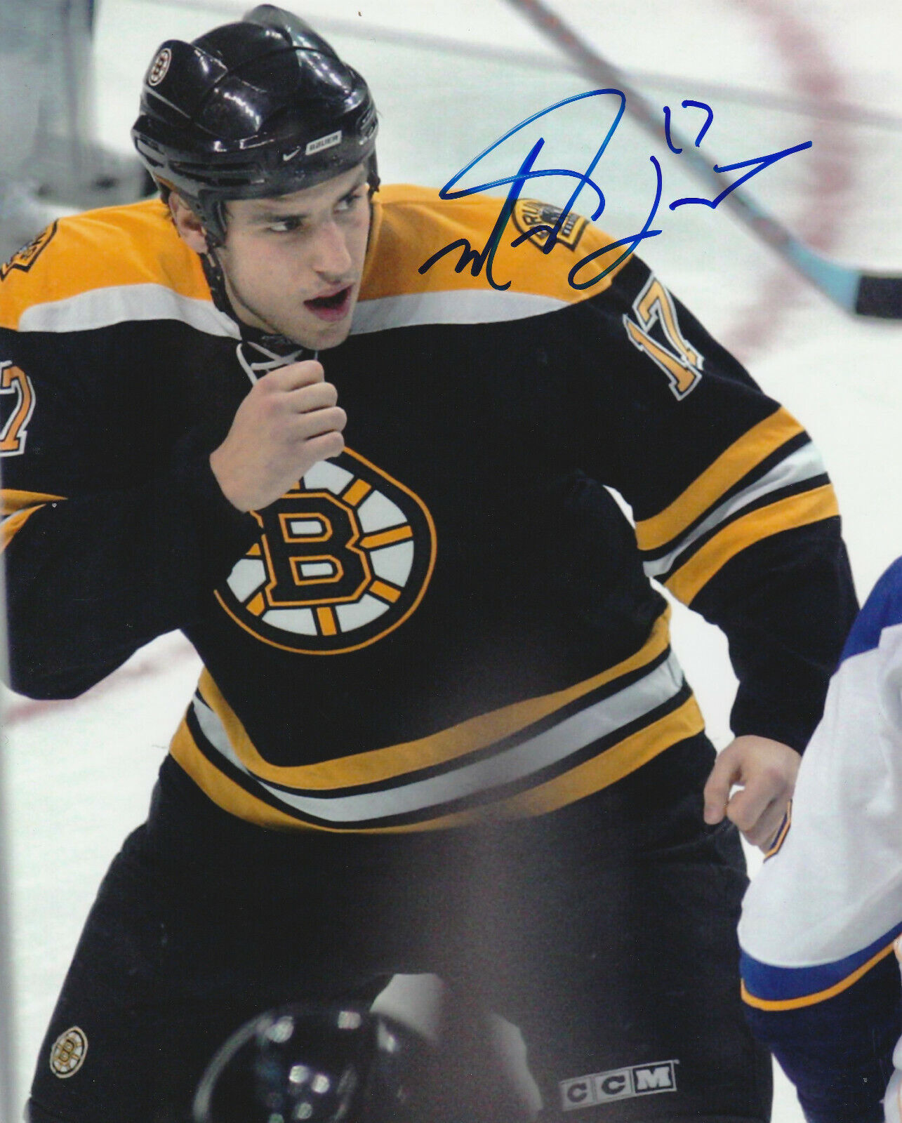 MILAN LUCIC SIGNED BOSTON BRUINS HOCKEY FIGHT 8x10 Photo Poster painting #1 Autograph