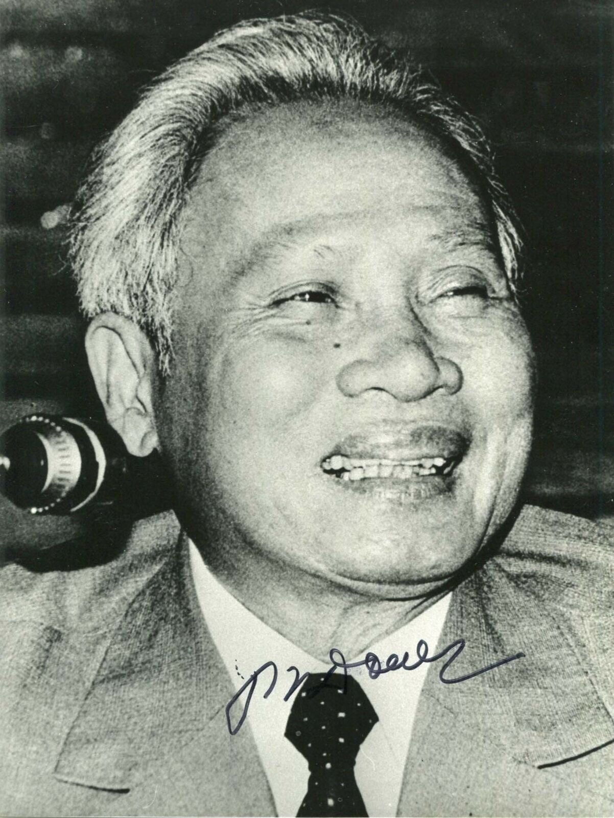 VIETNAMESE POLITICIAN Pham Van Dong autograph, signed Photo Poster paintinggraph