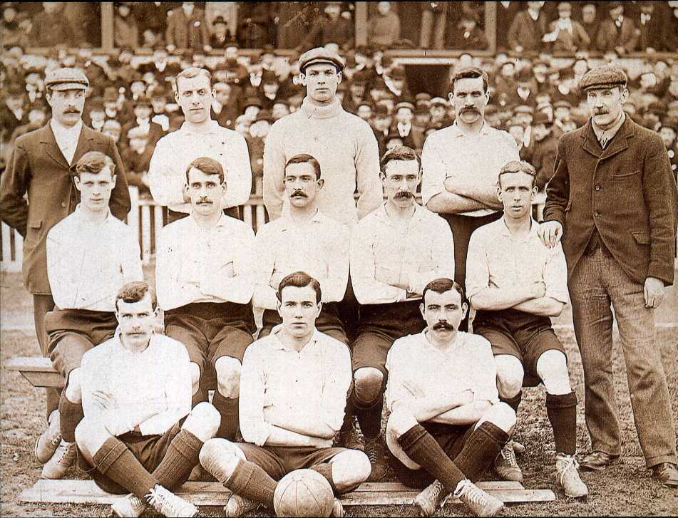 TOTTENHAM HOTSPUR FC B&W Photo Poster paintinggraph & Programme - 1901 FA Cup Winners - reprint