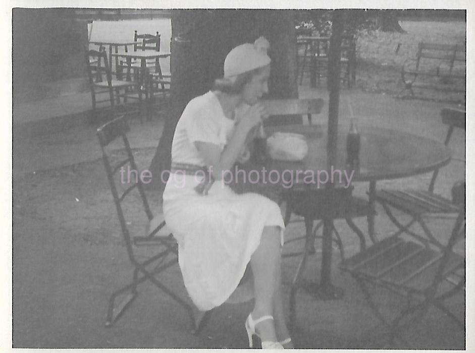 Vintage FOUND Photo Poster paintingGRAPH bw FASHION GIRL Original Snapshot 40's 50's 112 1 G