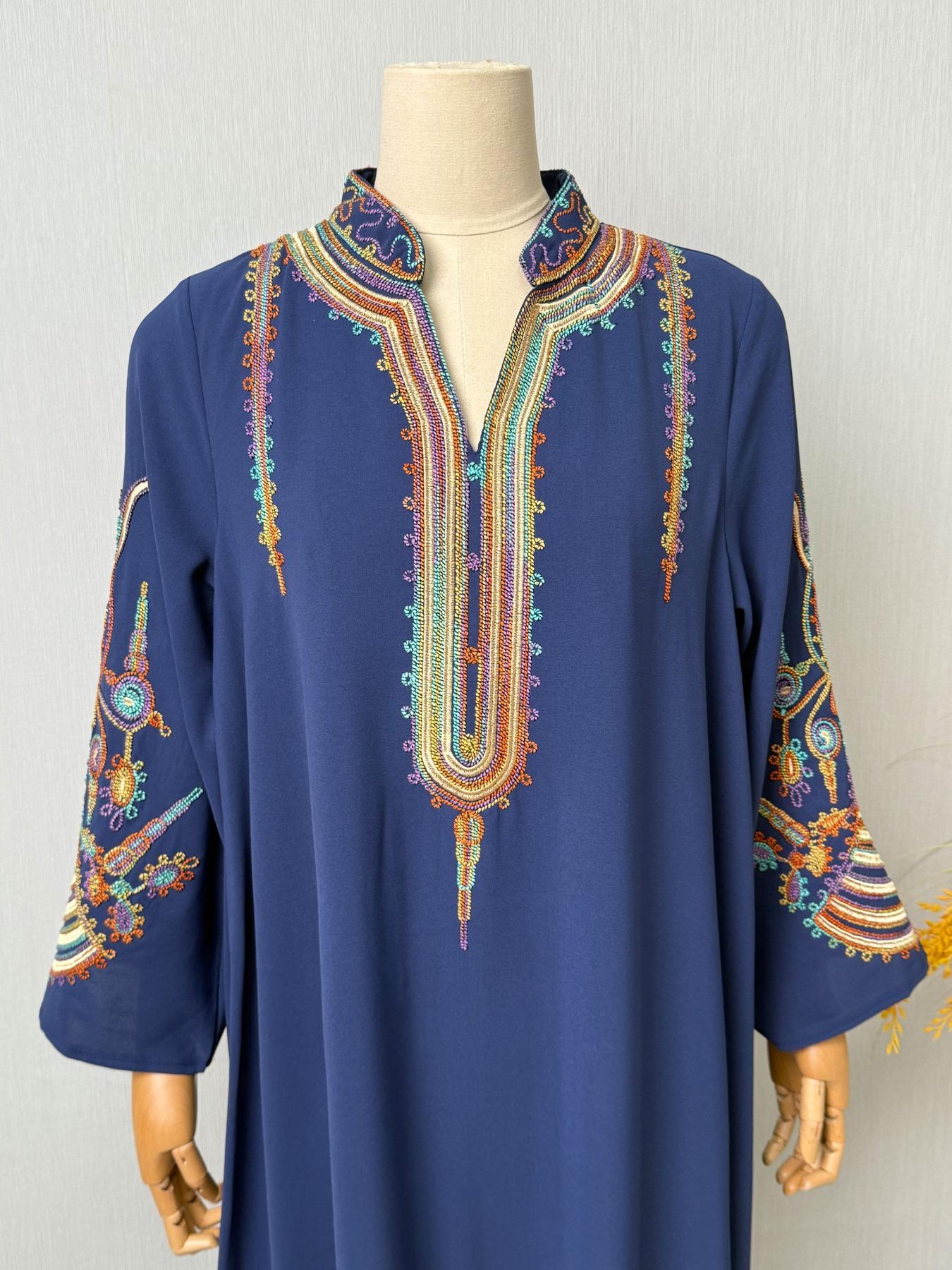 Elegant Muslim Women's Long Robe with Colorful Embroidery, Perfect for All Seasons, Stylish and Comfortable Clothing, Muslim Women Gowns