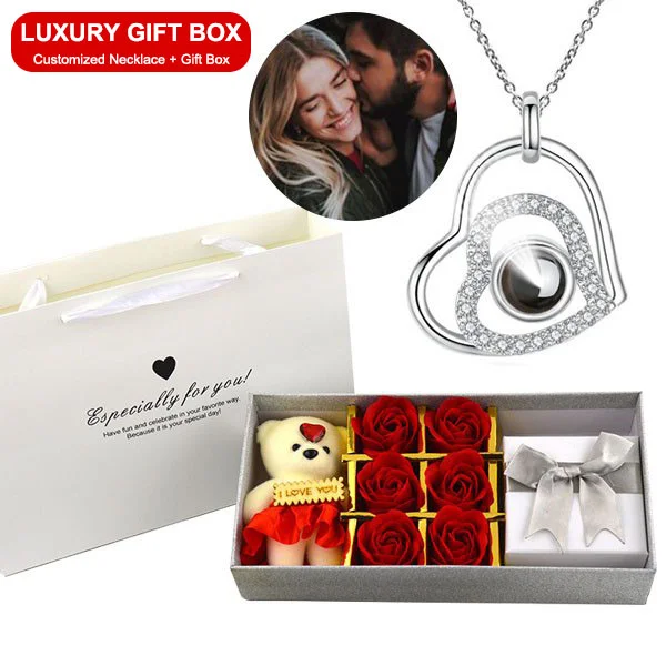 Diamond heart-shaped Projection Necklace Gift