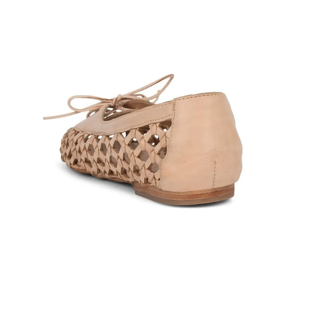 YDN Lace-Up Round Toe Woven Cut-Out Flat Shoes Women in Nude