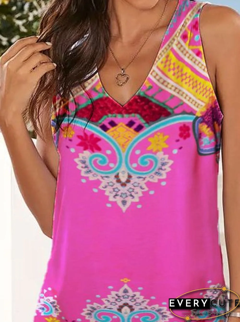 Shift Geometric Short Sleeve V Neck T-shirt